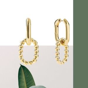 Gorgeous gold fashion earrings